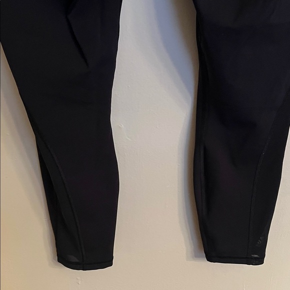 Lululemon Train Times 7/8 Pant Black Size 10 Mesh on Side of Calf - Picture 4 of 14